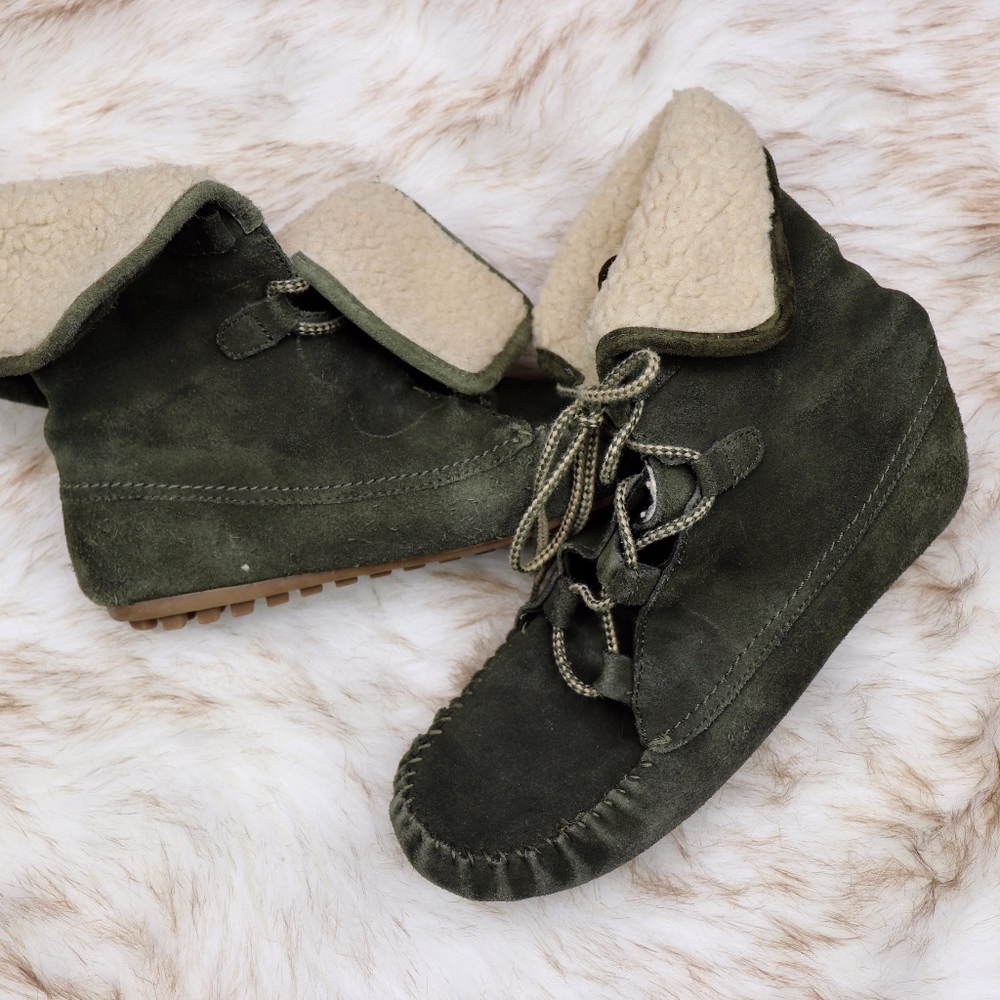 MINNETONKA: Sherpa Lined Moccasin Boot